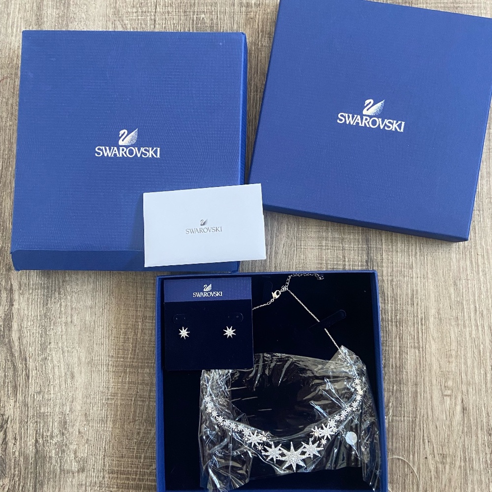 BNIB Swarovski Necklace Earrings Full Set